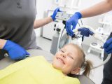Czy leczy się zęby mleczne u dzieci