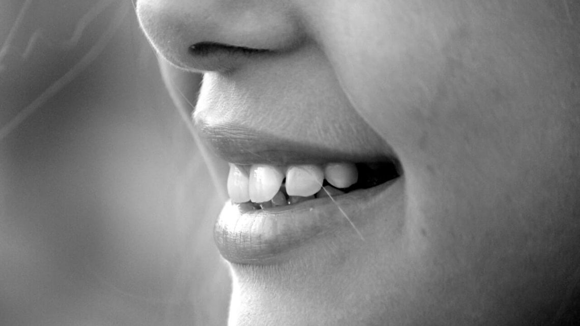 Torbiel na zębie – objawy